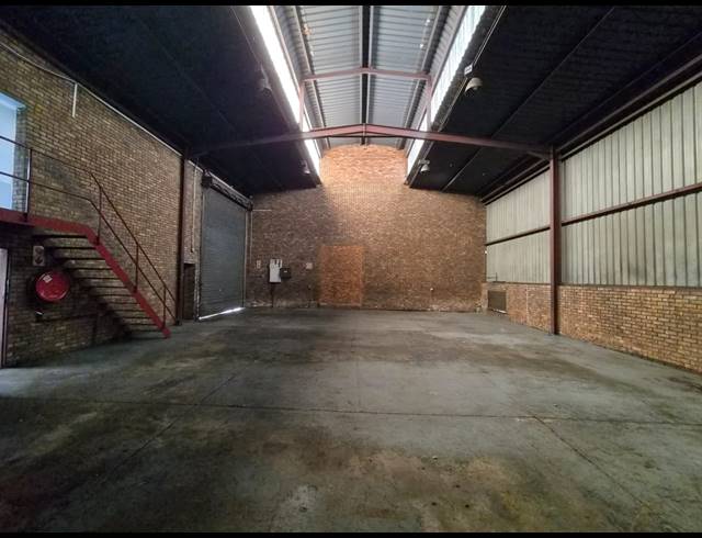 300M² WAREHOUSE TO LET IN WADEVILLE